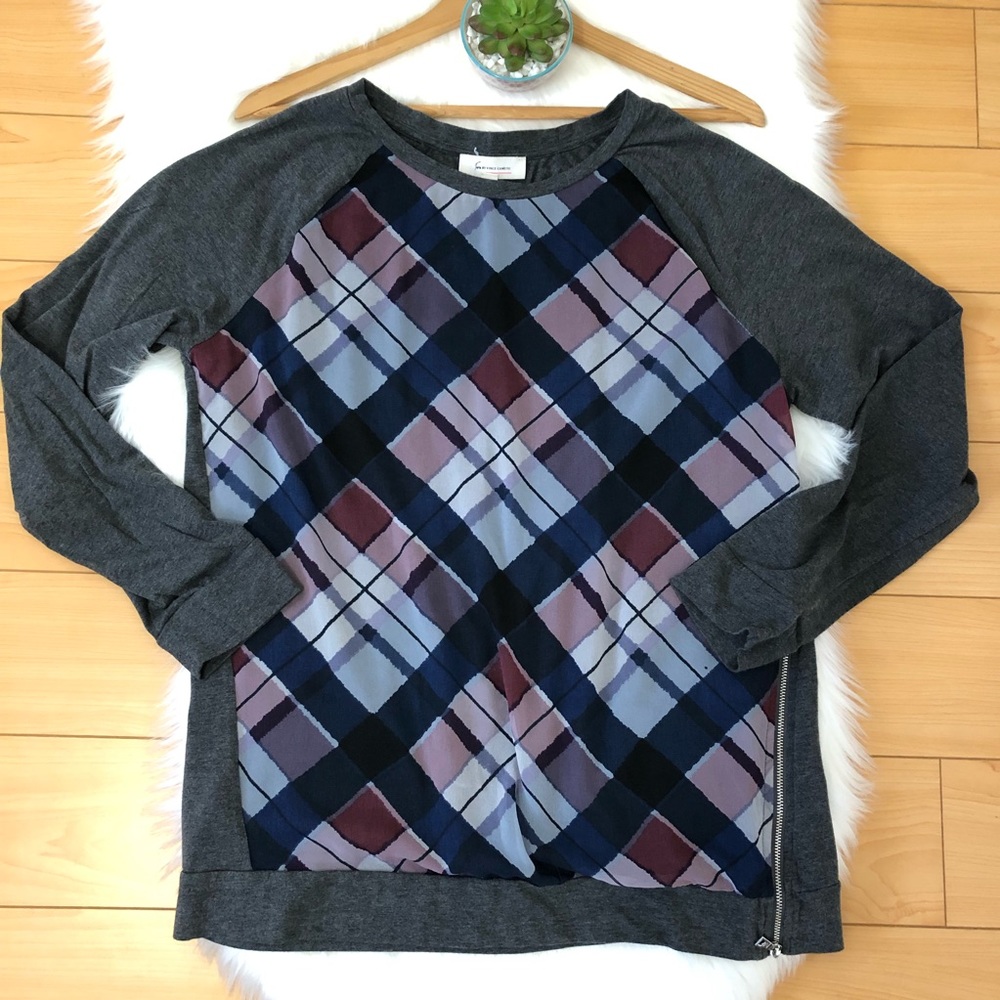 Two by Vince Camuto grey long sleeve top s…